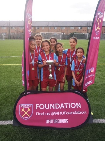 GIRLS FOOTBALL TEAM TO REPRESENT WEST HAM UTD FC.
