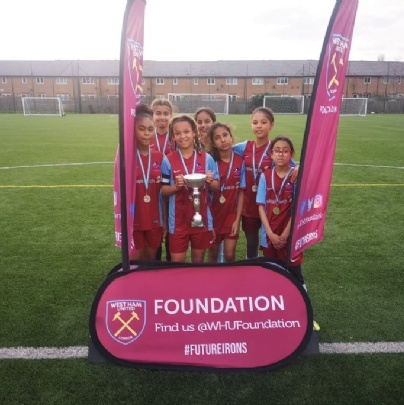 GIRLS FOOTBALL TEAM TO REPRESENT WEST HAM UTD FC.